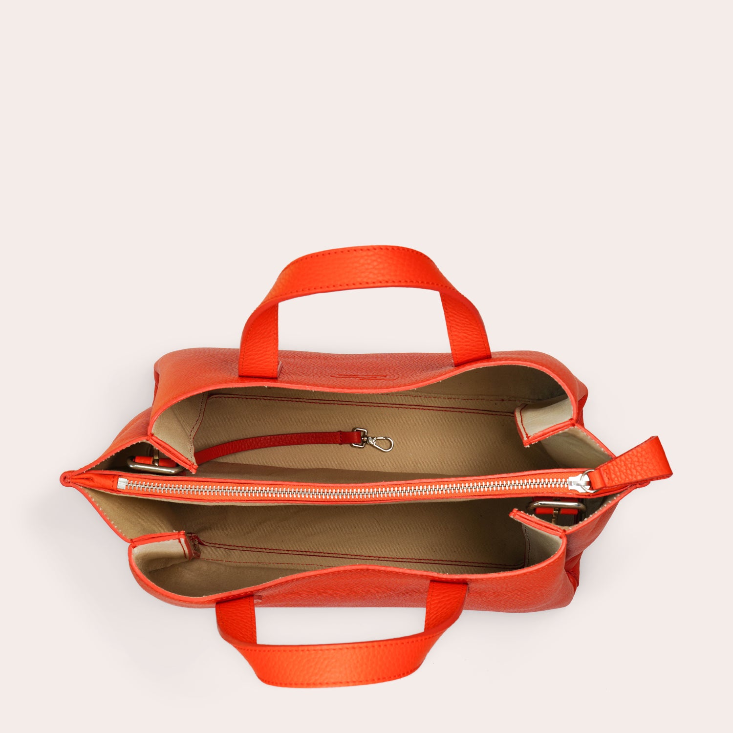 MADITA – unsere eckige Handtasche.
