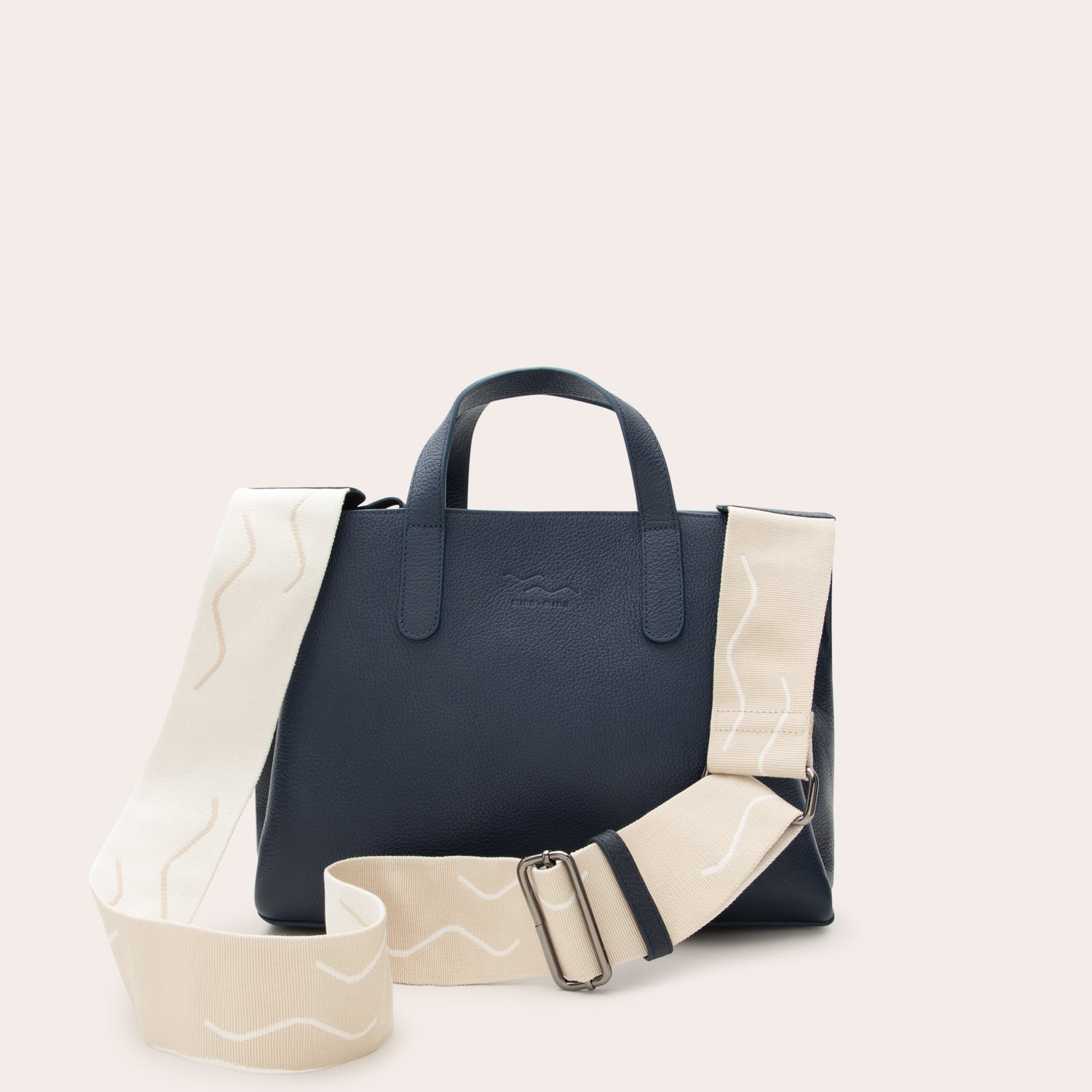 MADITA – unsere eckige Handtasche.