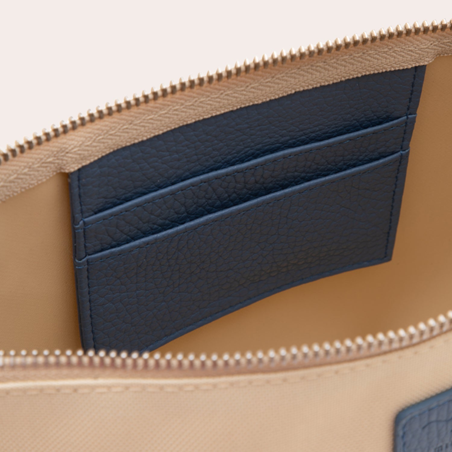 MARIE - Die Essential Pouch für jeden Tag