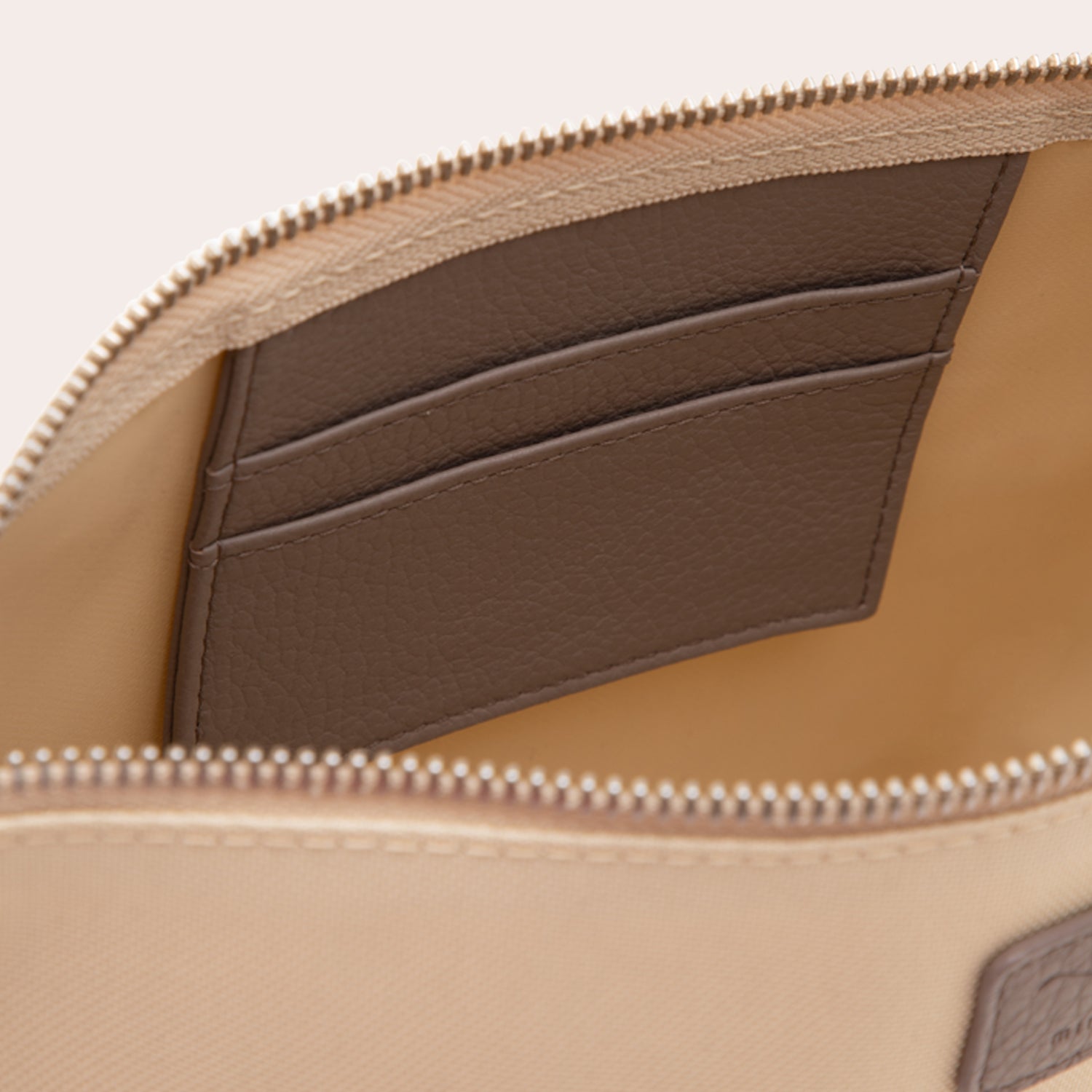 MARIE - Die Essential Pouch für jeden Tag