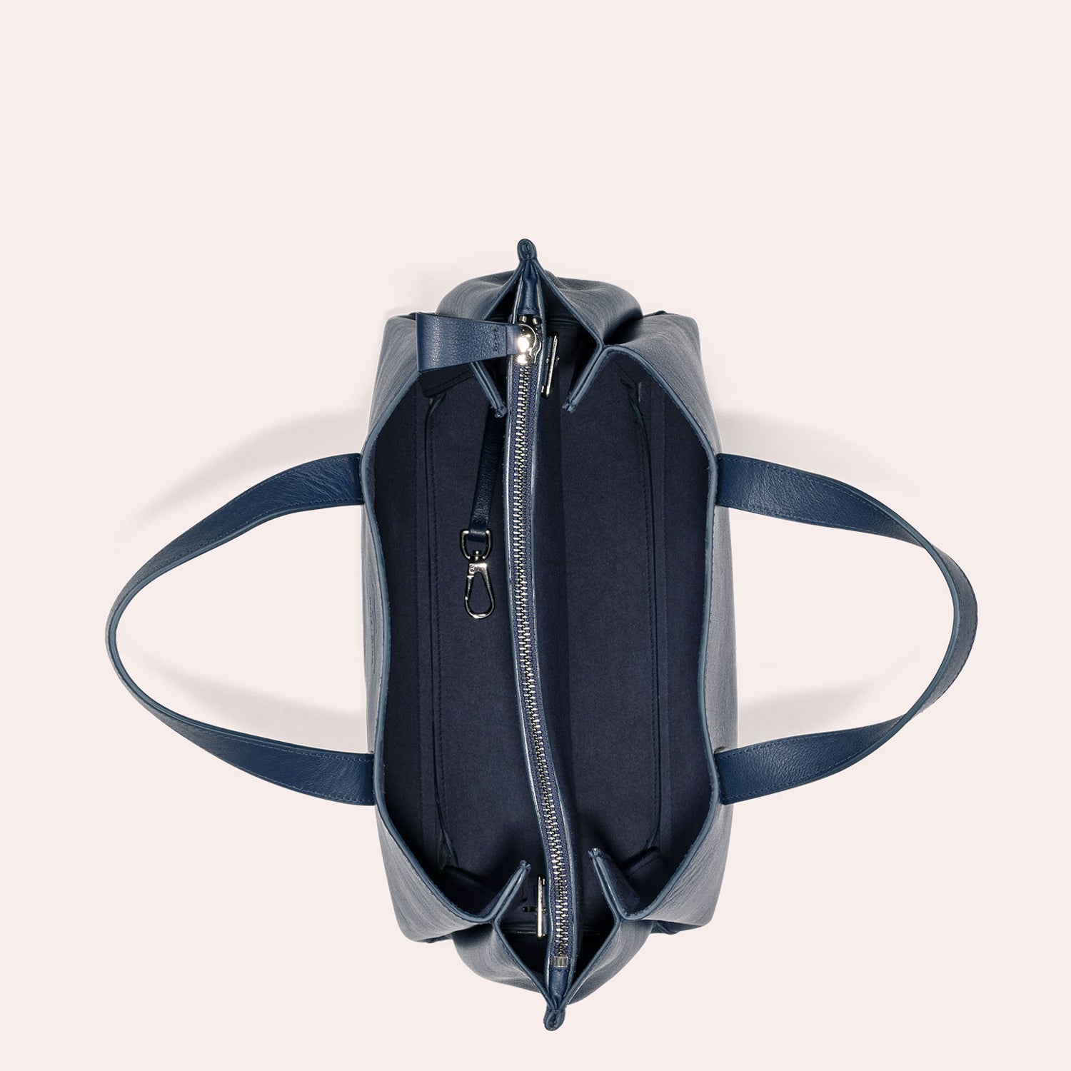 MADITA – unsere eckige Handtasche.