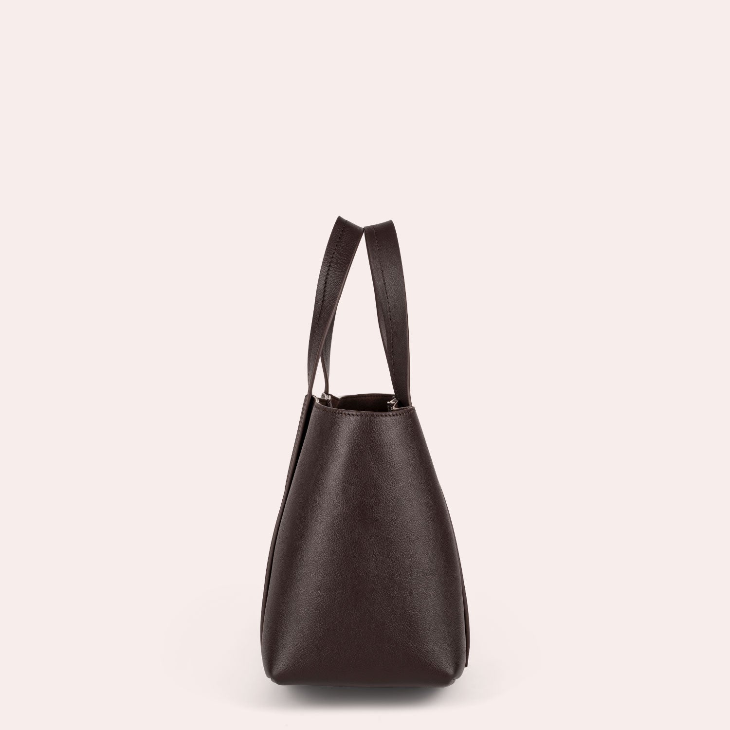 MARIT in Dunkelbraun - Die Handtasche mit kurzen Henkeln