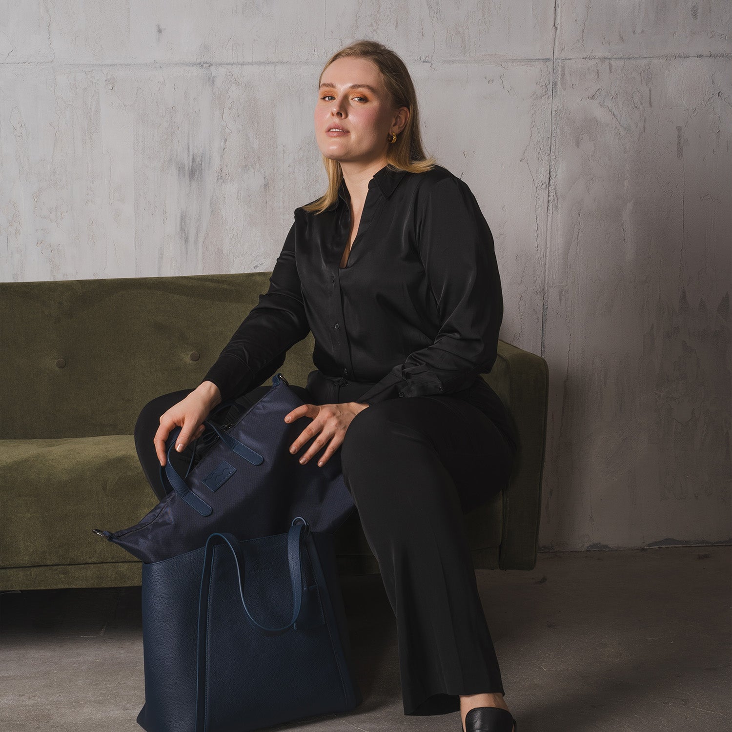 MINA: Leichte Umhängetasche für Damen aus Nylon