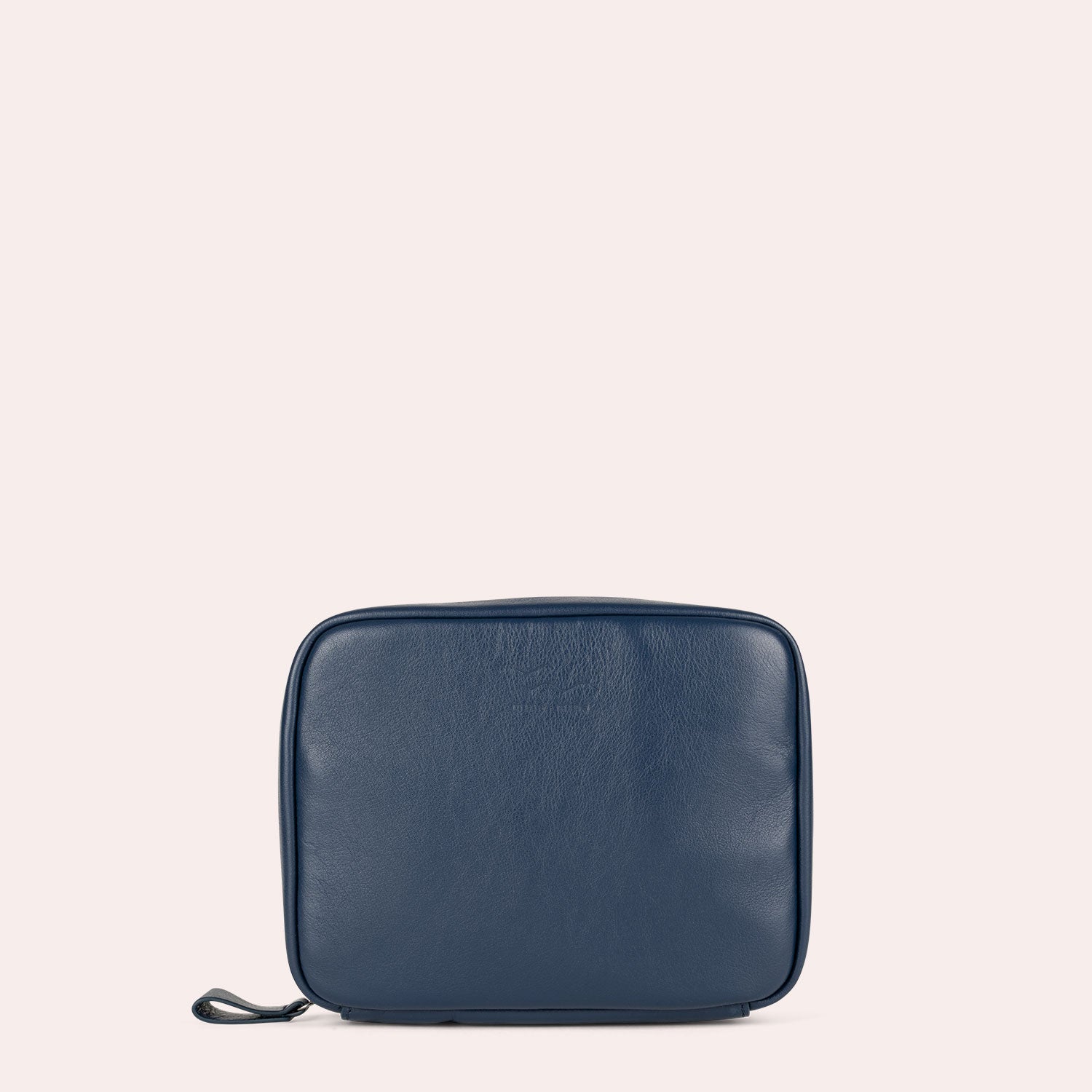 MAJA - Unsere Kabeltasche aus Leder - smart und detailverliebt