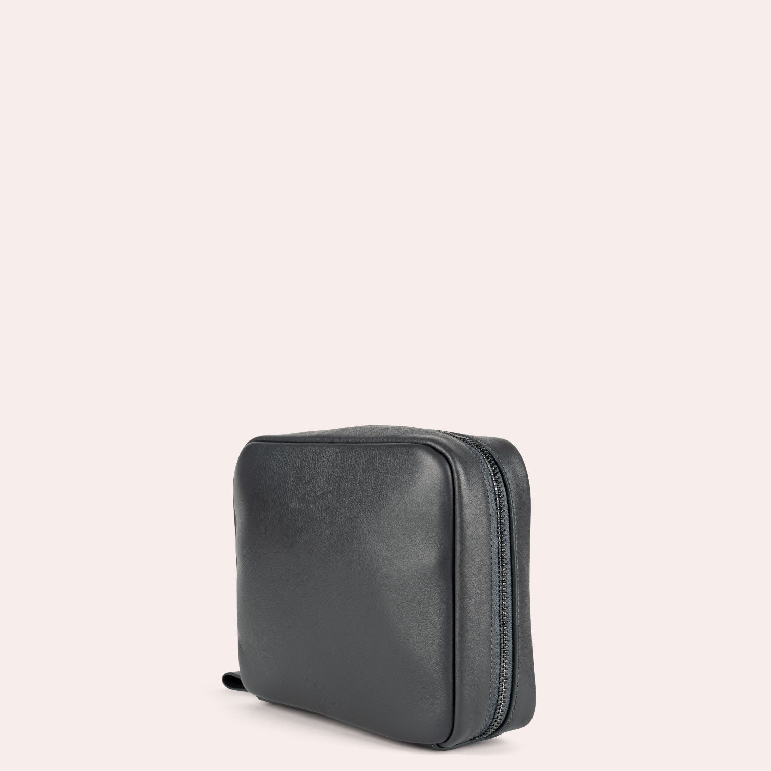MAJA - Unsere Kabeltasche aus Leder - smart und detailverliebt