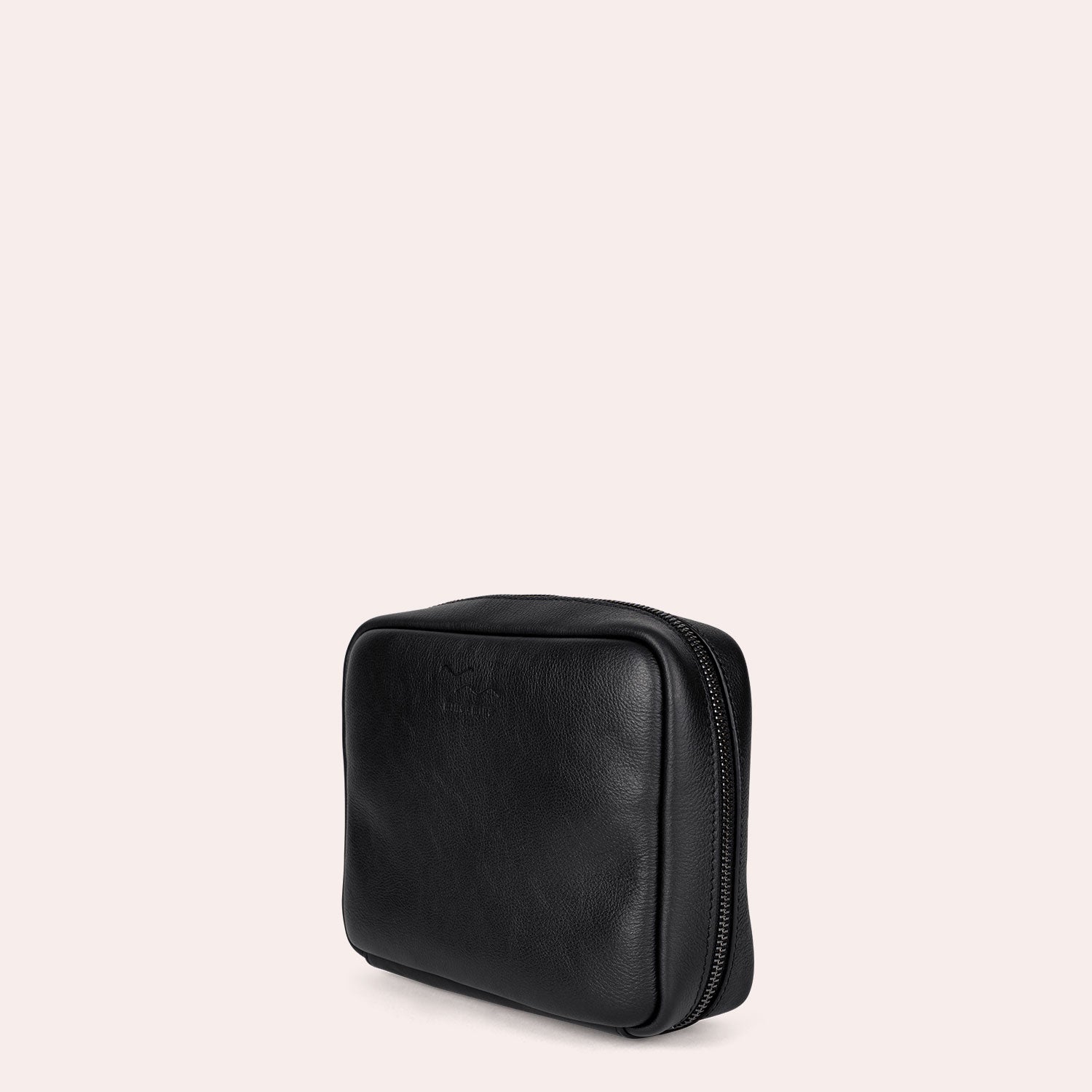 MAJA - Unsere Kabeltasche aus Leder - smart und detailverliebt