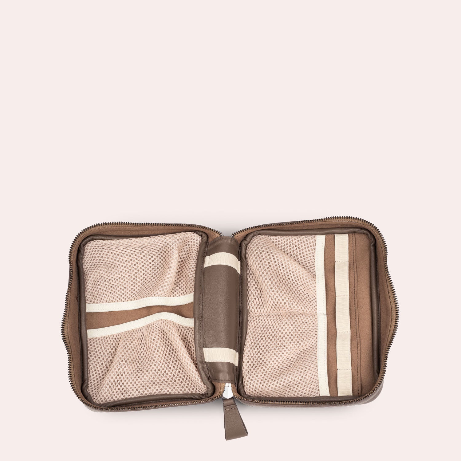 MAJA - Unsere Kabeltasche aus Leder - smart und detailverliebt
